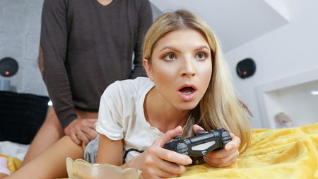 ExxxtraSmall – Gina Gerson: Gamer Girl Focus